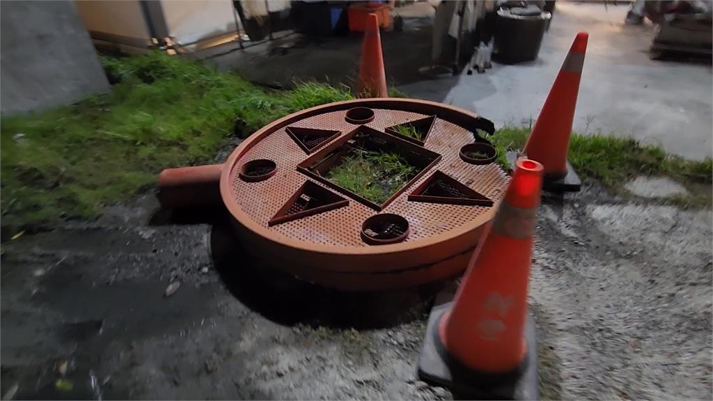 19:24花蓮規模5.7地震! 東大門夜市200公斤招牌掉落險砸路人