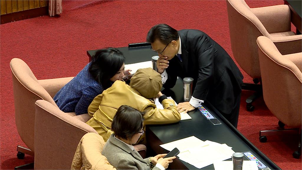 這樣可以? 陳昭姿沒簽"兩年條款" 黃國昌:頂多當到2028