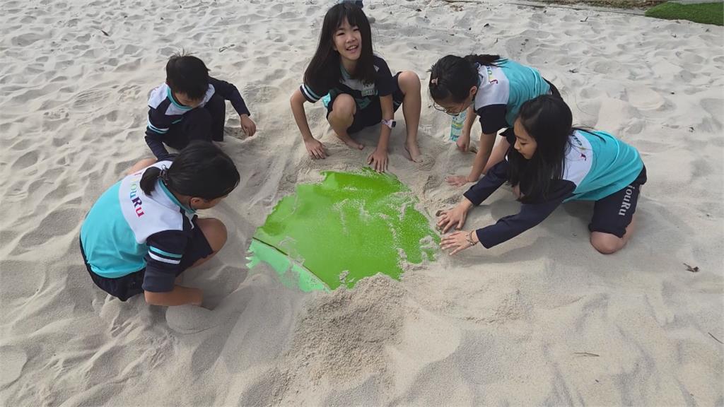 斥資1.2億屏東巴轆公園啟用　周春米童心爆發玩溜滑梯