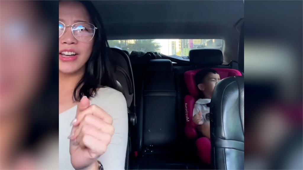 媽帶娃在車上唱歌　小孩「一秒崩潰」網笑：不知道奶嘴要塞給誰