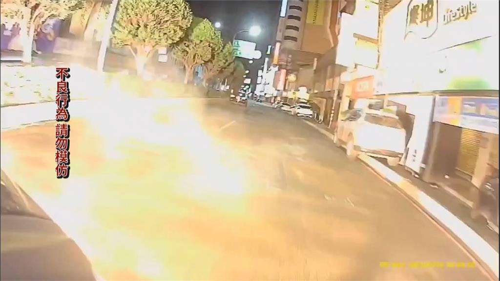 開車抽菸誤觸「水鴛鴦」? 男子半夜扔擲鞭炮炸壞鄰車底盤