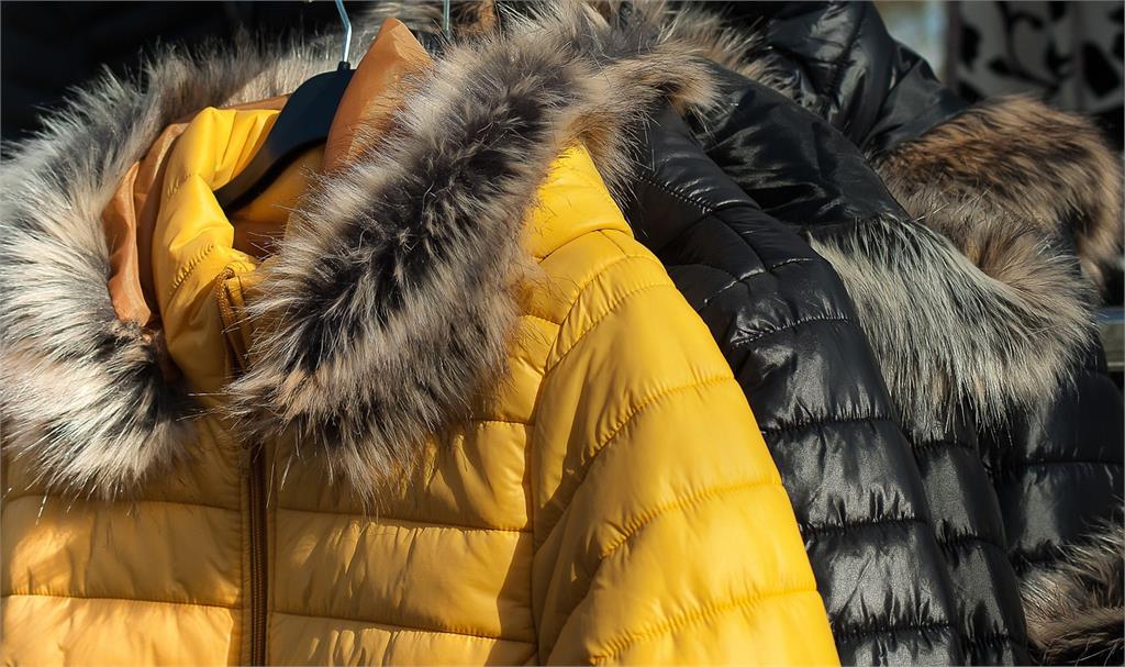 氣溫溜滑梯「羽絨外套＋毛衣」越穿越冷…專家揭「這樣穿」：最抗凍！