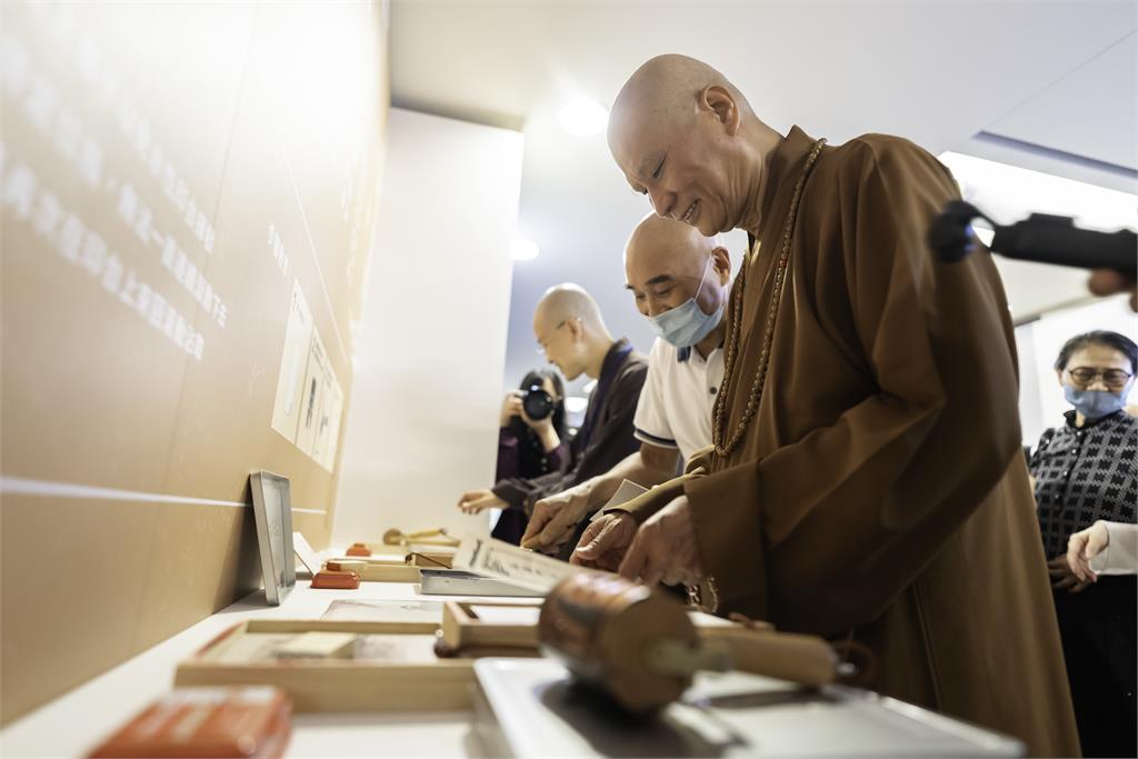 《愛．共善—淨空老法師文物展》首度移師校園　逢甲大學隆重展出