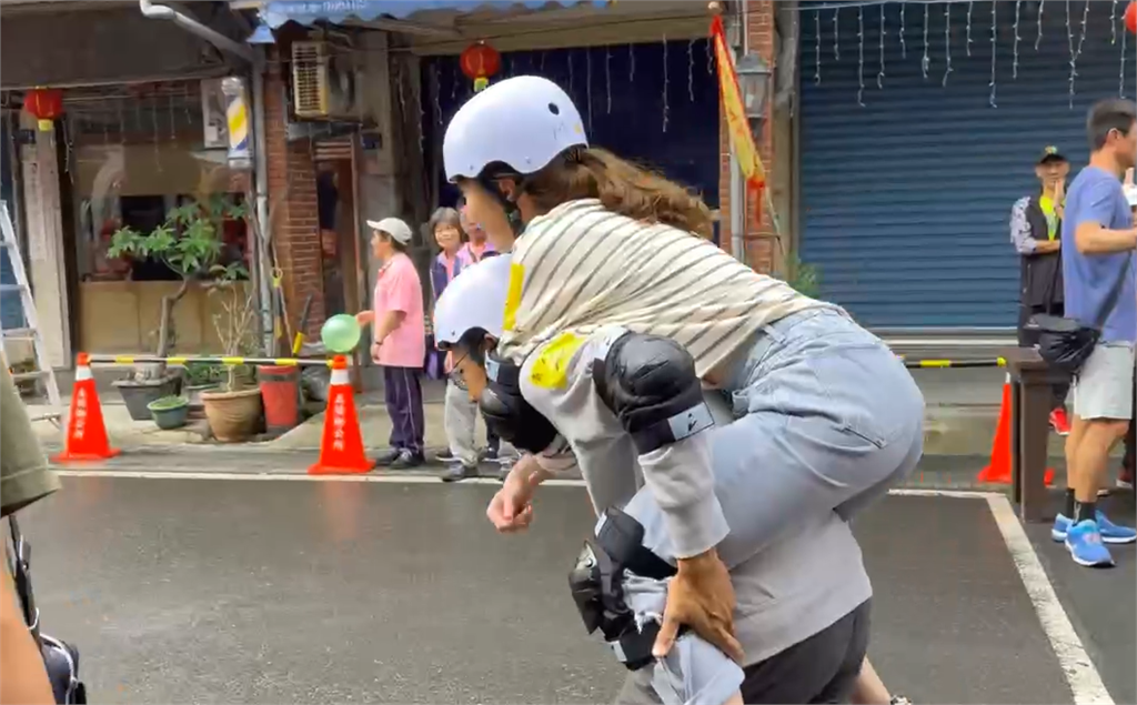 宜蘭利澤"走尪"傳承百年 "尪揹某"趣味賽熱鬧登場搶白米