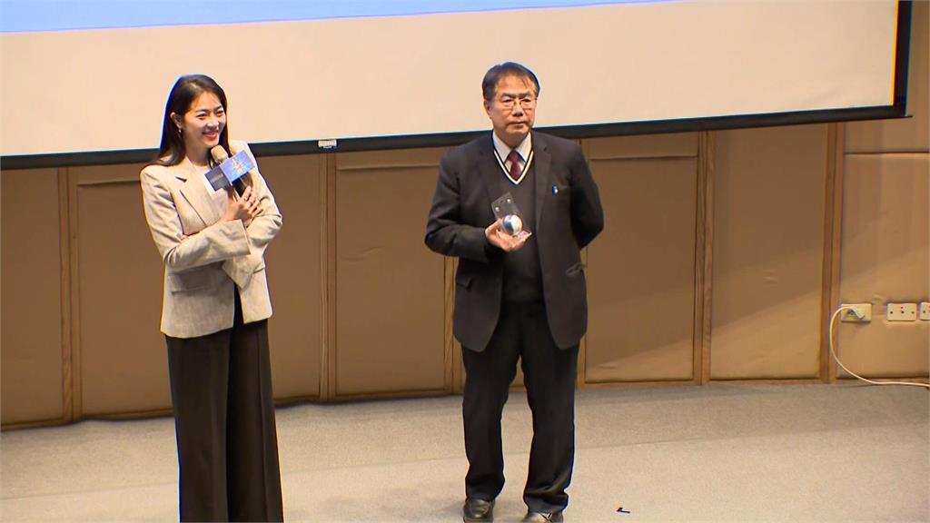 ＂臺南400淨零論壇＂登場  問答答對者獲贈陳傑憲簽名球