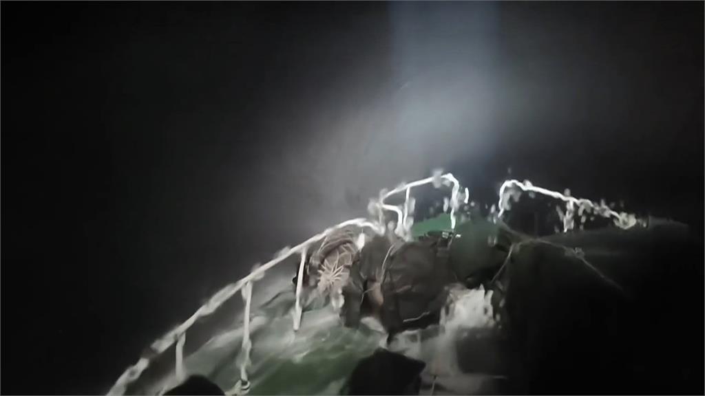 搜救飛官辛柏毅　家屬求問神明：無論存活只想再見一面