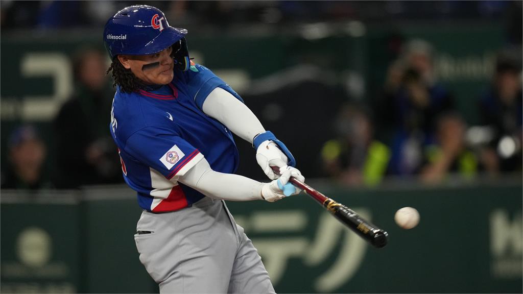 經典賽／台澳首戰張育成「轟第1安」！上壘「握手腕」陳傑憲親曝背後含意