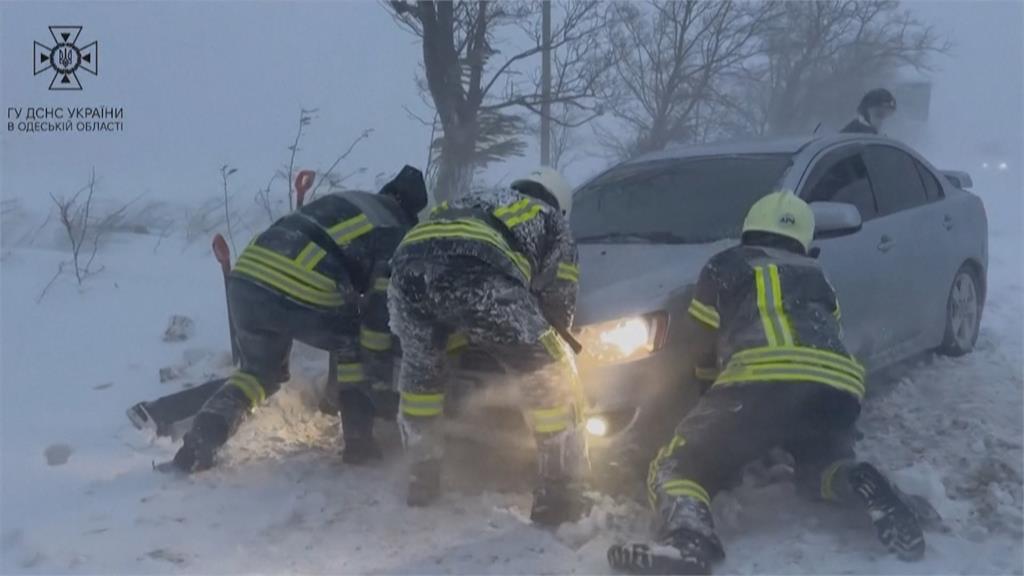 暴風雪橫掃黑海沿岸　造成俄烏至少14人死亡　超過200萬人遭斷電