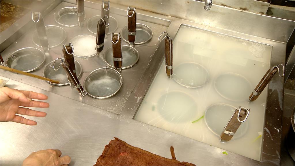 外送員爆「抹布水煮麵」 知名牛肉麵回應:在洗湯鍋