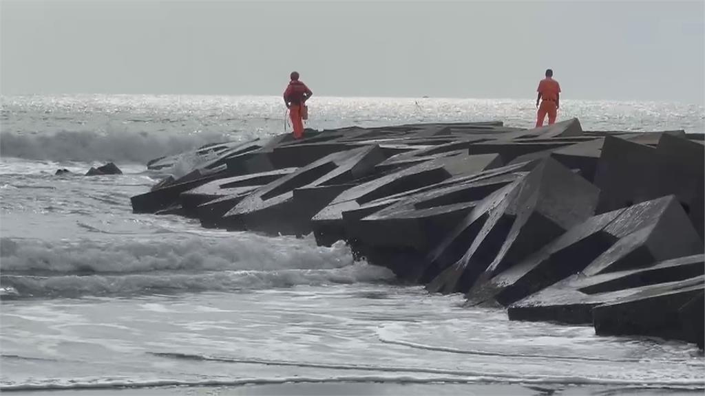 黃金海岸溺水事件! 3國小畢業生戲水遇漲潮1人落水失蹤