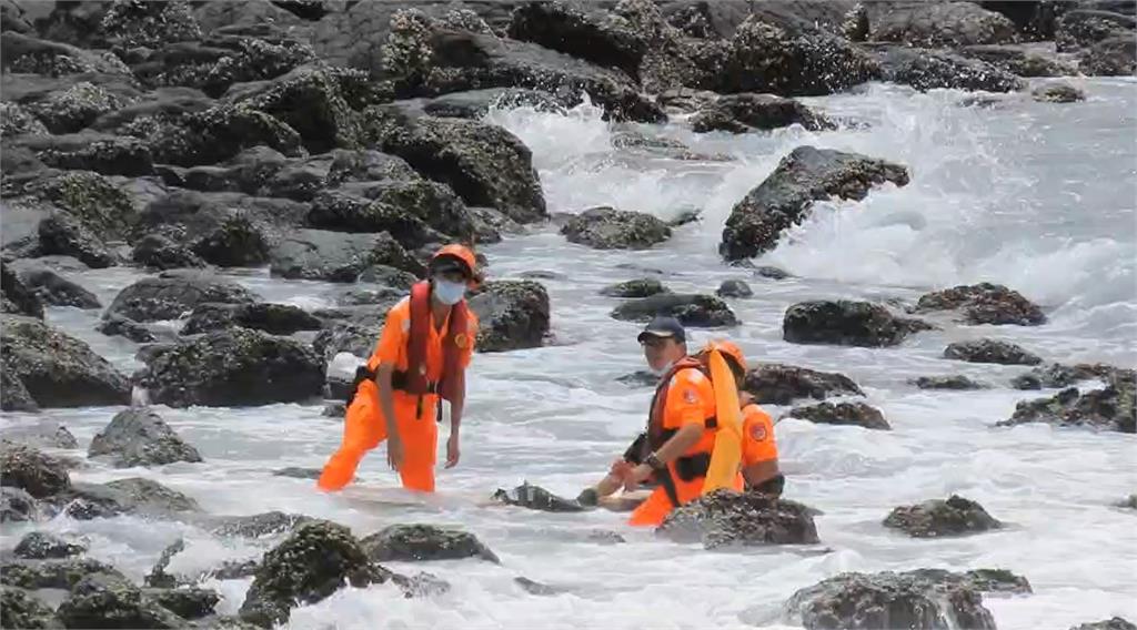 快新聞／澎湖夢幻沙灘戲水！新北33歲男子遭大浪捲走　全力搜救中