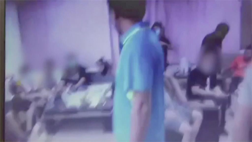 怕病毒不怕警方? 降二級賭場也開張 現場不忘做防疫措施