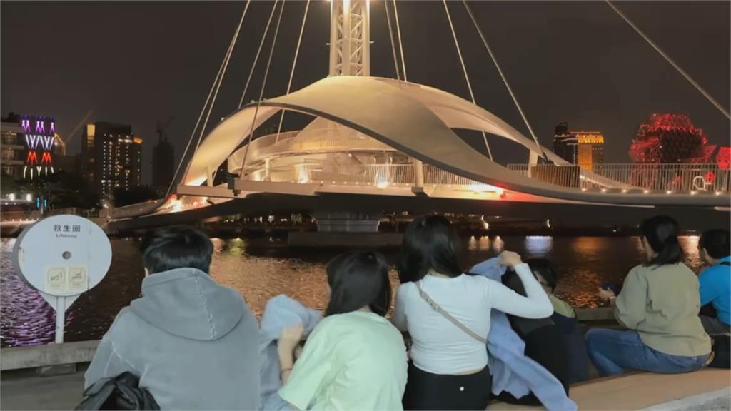 高雄大港橋旋轉二度故障！　「連軸器斷裂」遊客無奈繞路