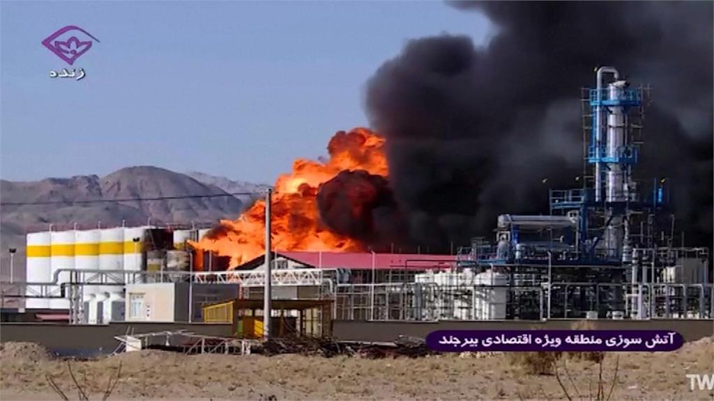 祝融肆虐伊朗煉油廠爆炸　當局出奇招救災：讓儲存槽燃料燒盡