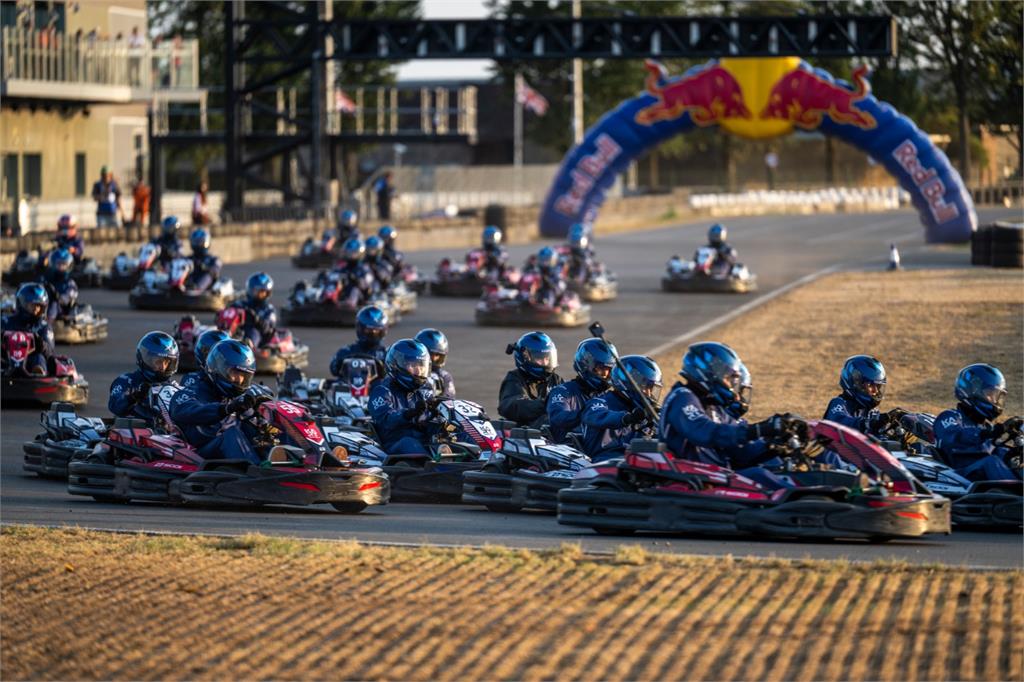 賽車／F1世界冠軍維斯塔潘重返卡丁車賽道！重溫「壓軸起跑」訓練挑戰超越百人紀錄　