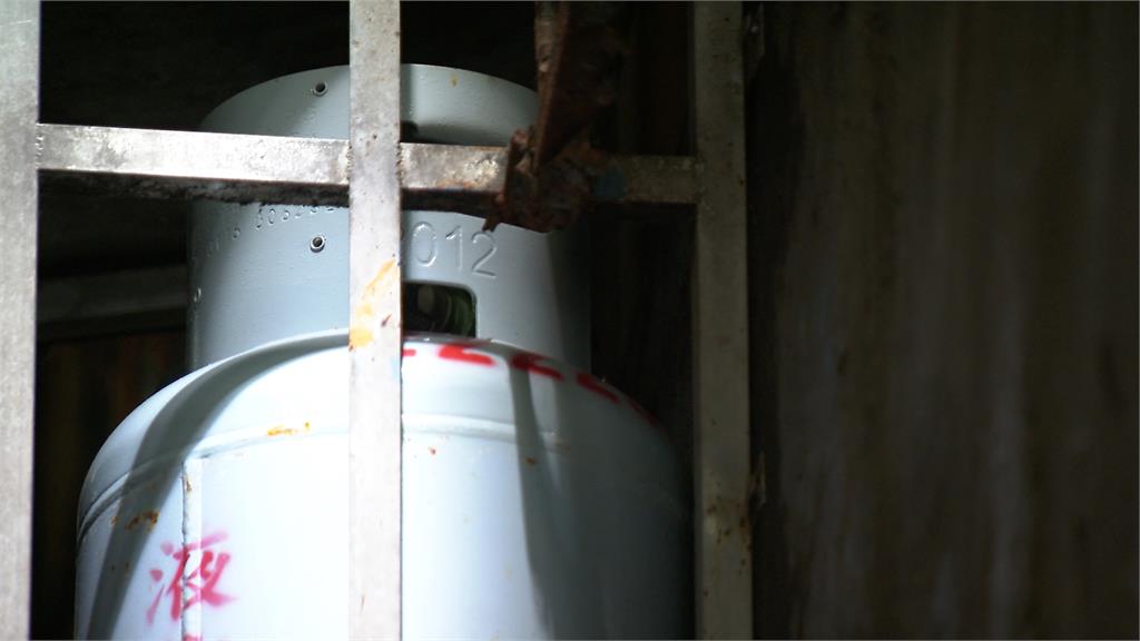 火警不單純！他拿爪刀劃破瓦斯桶軟管　「蓄意縱火」險燒掉整棟公寓