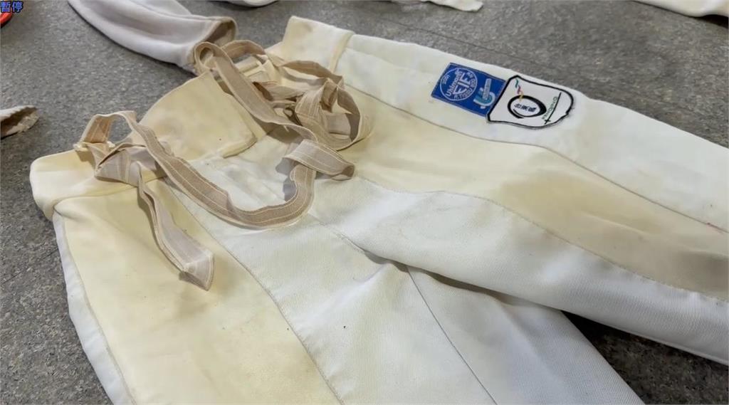 擊劍服用好幾代比學生還老！ //家長會籌款為西洋劍隊添新裝備