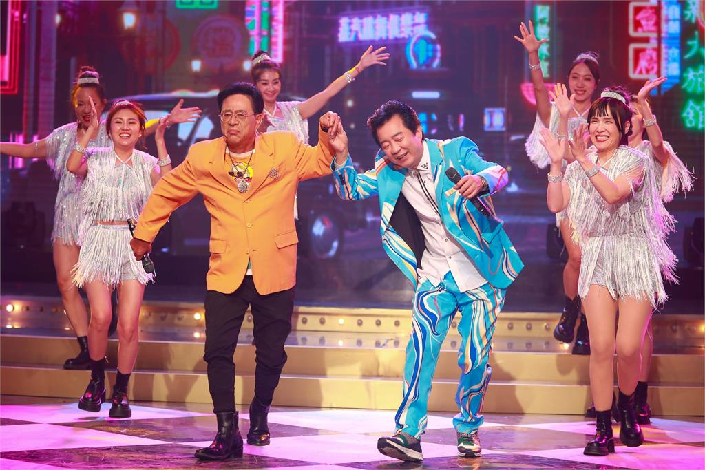 《超級冰冰Show》白冰冰重現秀場禮服中空性感秀腰！邢峰「沒看過70歲還這麼騷」