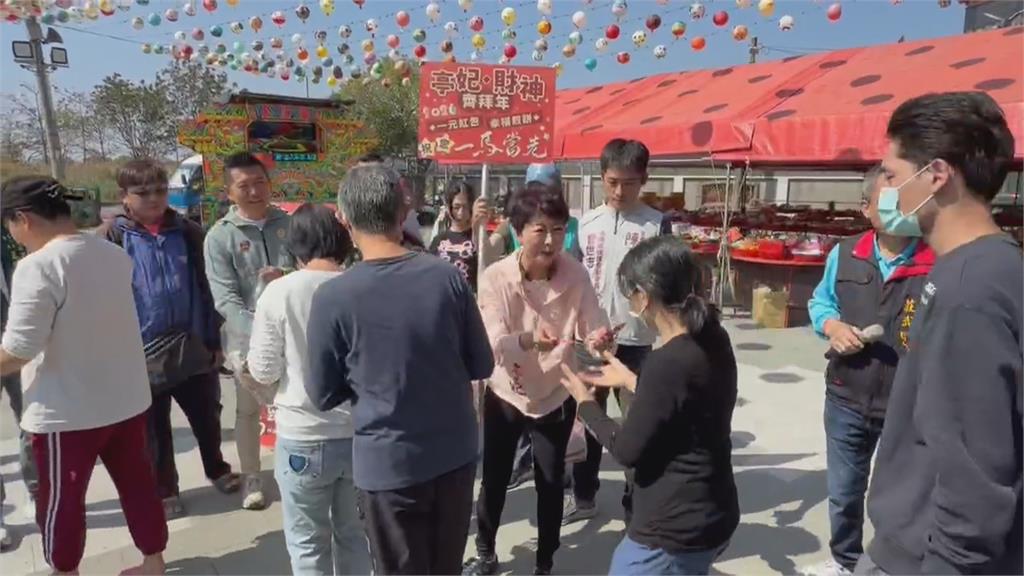 陳亭妃"錢母紅包"藏心意! 全是志工長輩"親手黏貼"製作