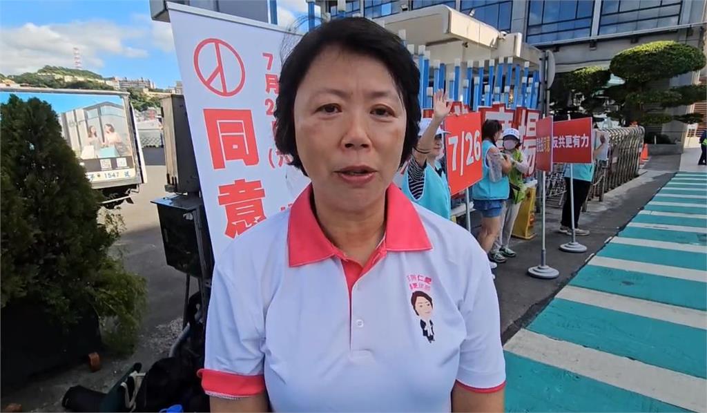延押案恐衝高同意罷免票數? 林沛祥孤軍站路口舉牌拉票