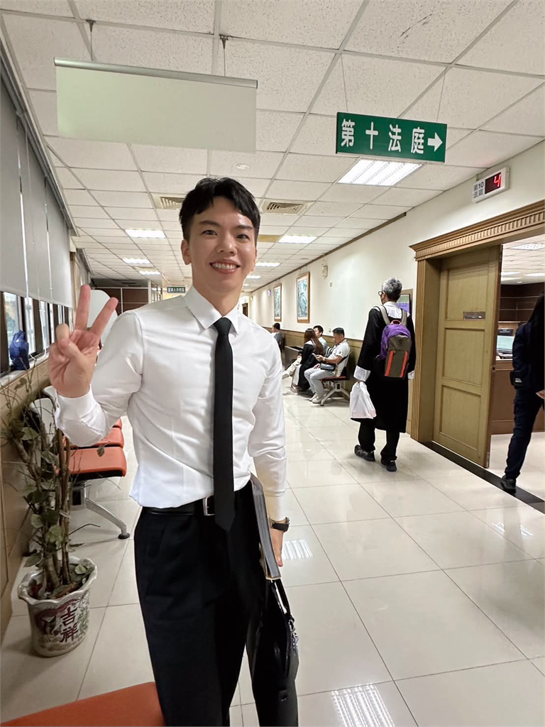 家寧獲判無罪！律師燦笑比YA「背景硬到爆」嚇壞網：見證神級律師時刻