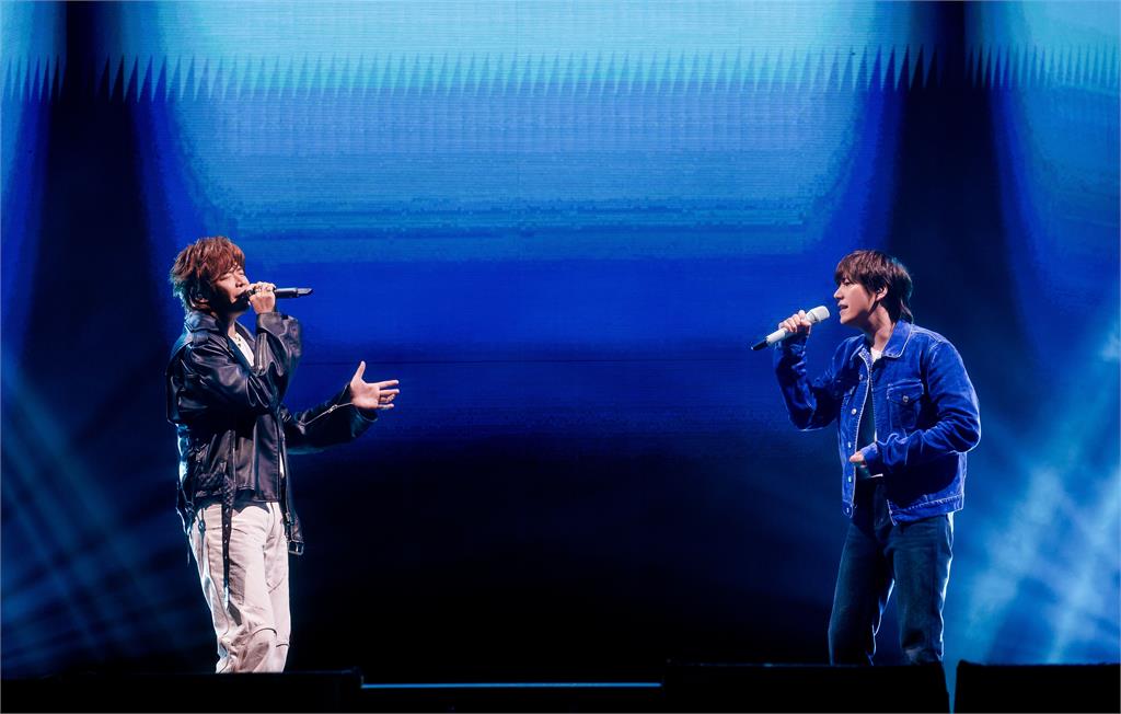 快新聞/超懂送! SJ圭賢演唱會阿璞驚喜送「真的髮箍」笑翻全場