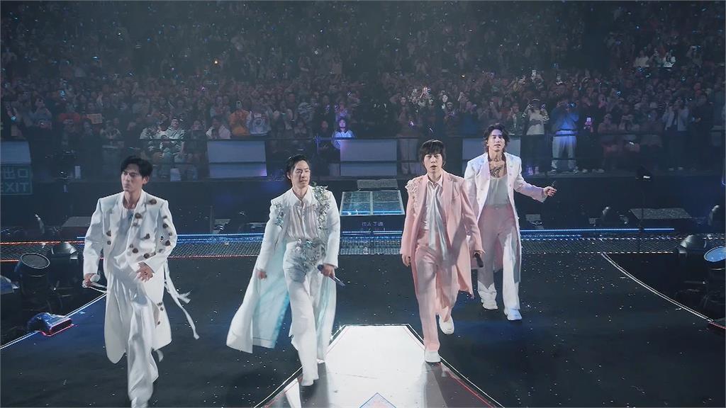 同框F3上海開唱「阿信踩空墜舞台」　發文報平安：腦袋沒摔壞！