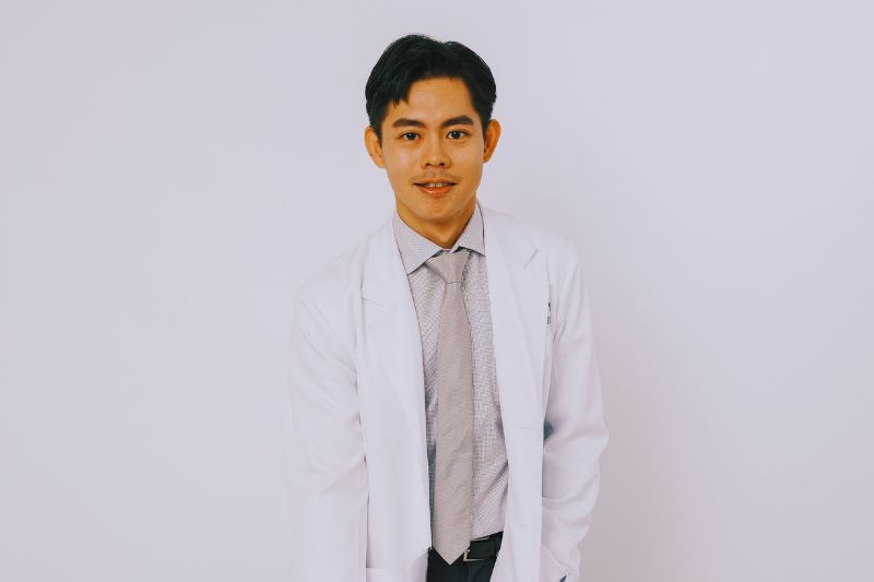 過40歲「飄老人味」洗澡後還是臭?醫曝原因點名「喝1茶類」能改善