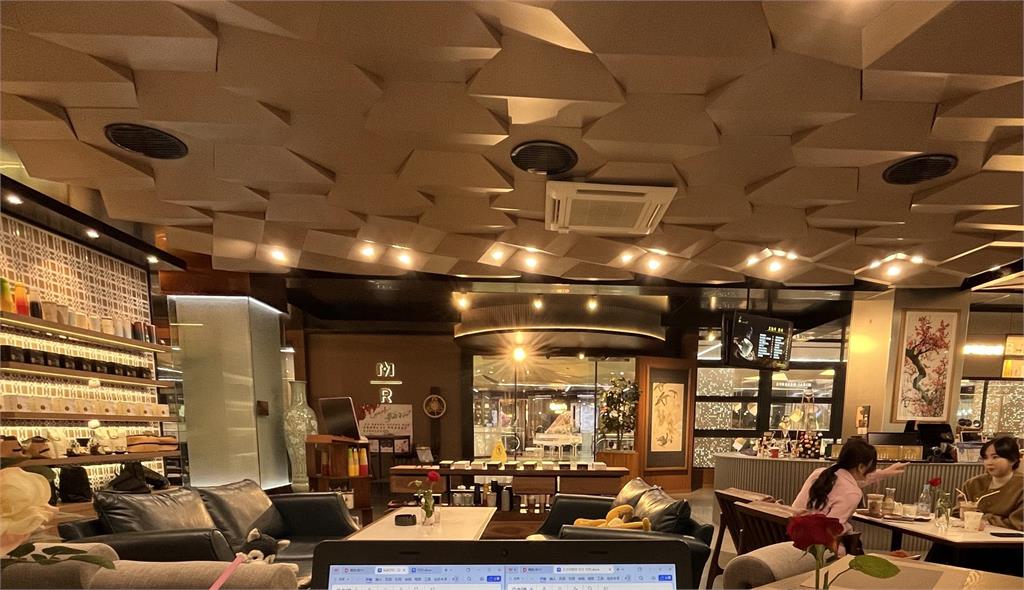 北韓出現仿冒星巴克？喝咖啡能兌換Labubu「消費這4位數」才有資格