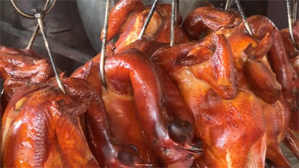 仁武烤鴨店一早擠滿人潮　皮脆透亮香氣撲鼻