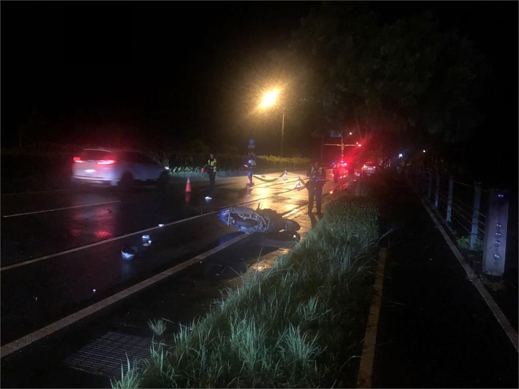 視線不良?車速過快? 花蓮老翁牽鐵馬遭後車連續追撞
