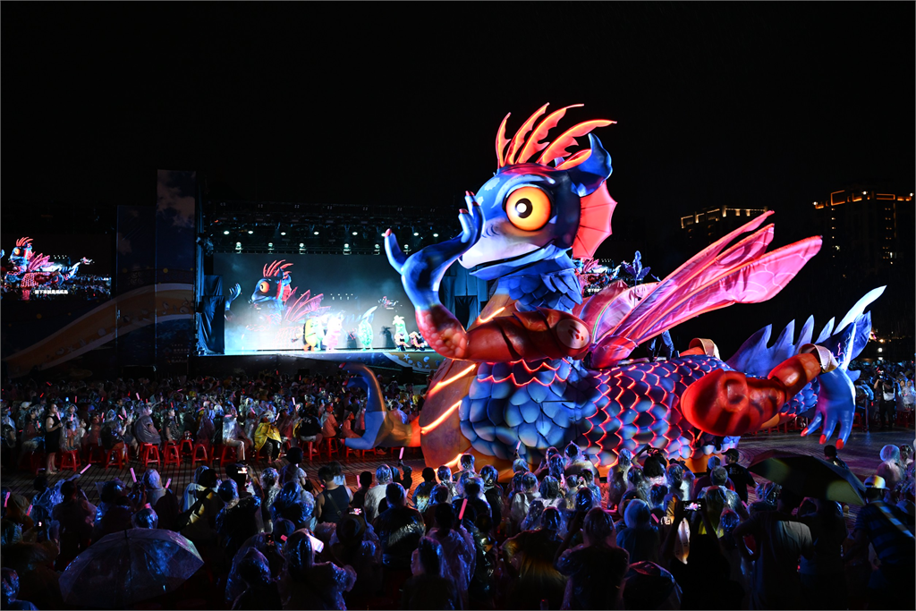 10米高巨型雨馬震撼登場　親子劇燈光秀齊發點亮嘉義