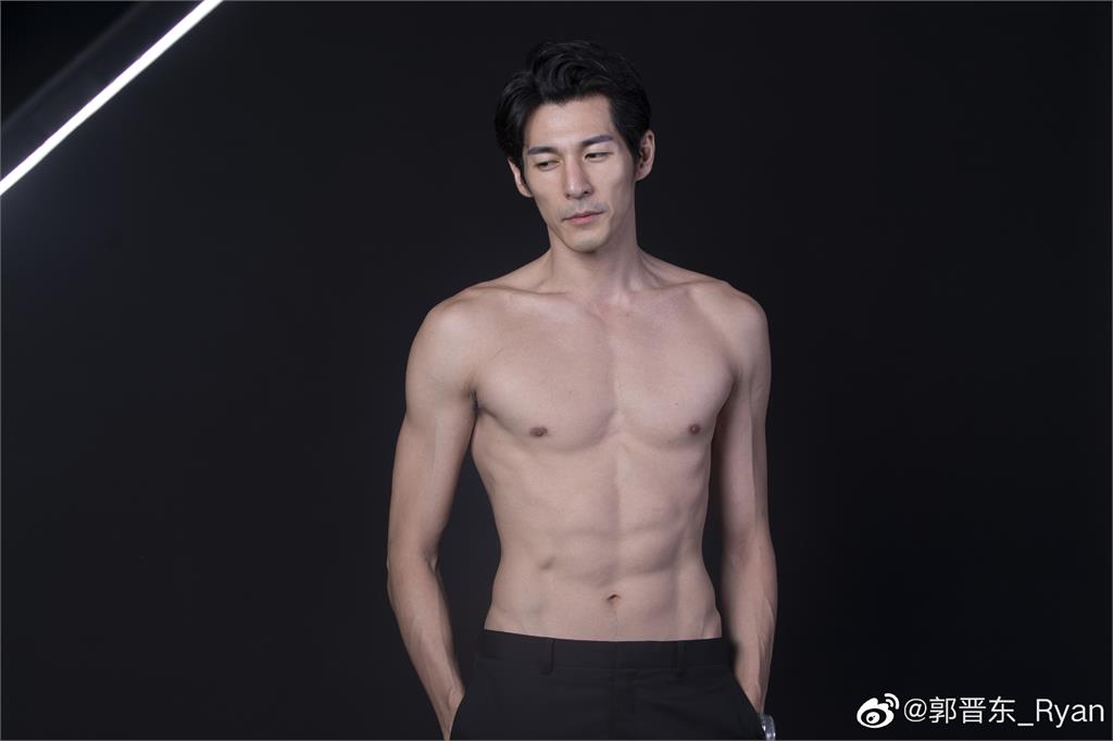 「男男CP」暴紅卻關臉書、IG!郭鑫消瘦近況曝光「已成影帝」
