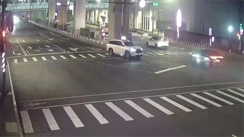 與計程車運將起口角被丟包！　醉男倒臥台64「4車輪番輾斃」