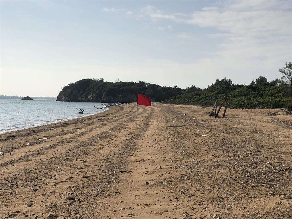 網傳金門岸邊「被插五星旗」引當地人熱議！海巡署揭真相全說了