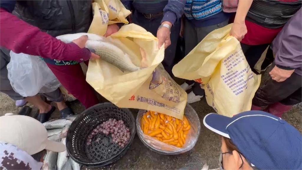 首批「烏金瀑」來了！　老饕帶「這個」來掃貨搶買