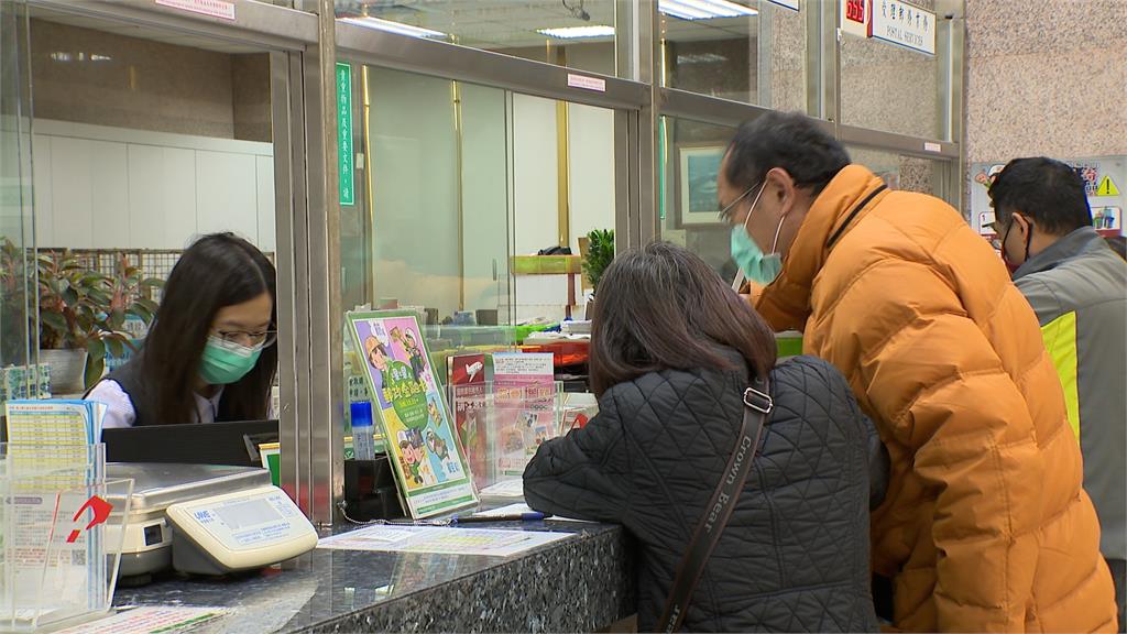 普發6000元4/10ATM領現 4/17起郵局臨櫃領「首週分流」
