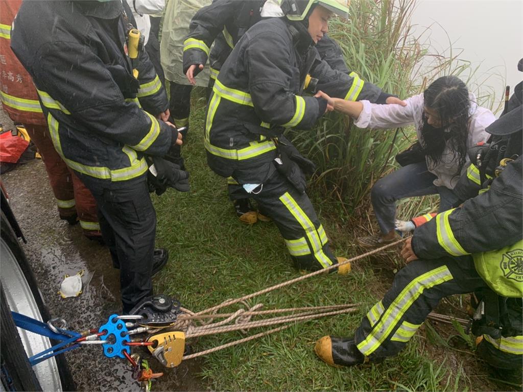 快新聞／瑞芳貂山古道轎車衝下邊坡　5人獲救輕傷送醫
