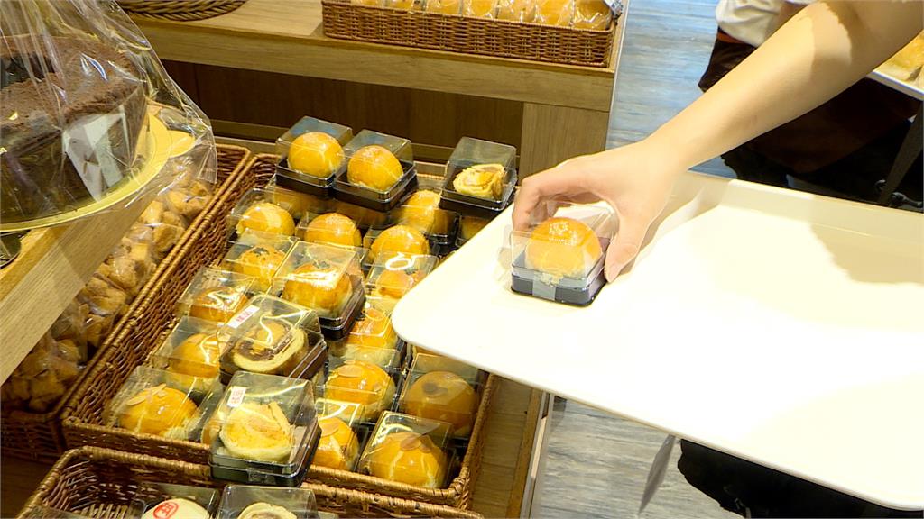 中秋月餅戰開打 業者比內餡、環保、創意搶客 端午剛過中秋月餅戰開打 比內餡、環保、包裝拚創意搶客