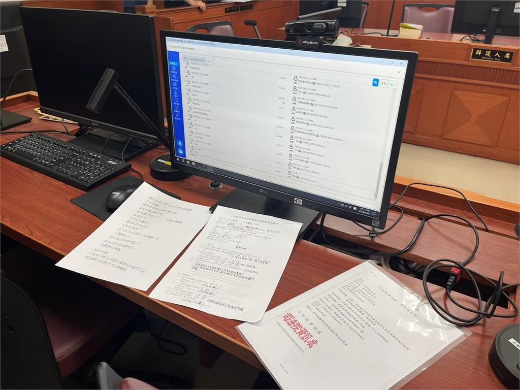 快新聞／桃園地院驚魂！書記官站在8樓高牆外　遭緊急拉回