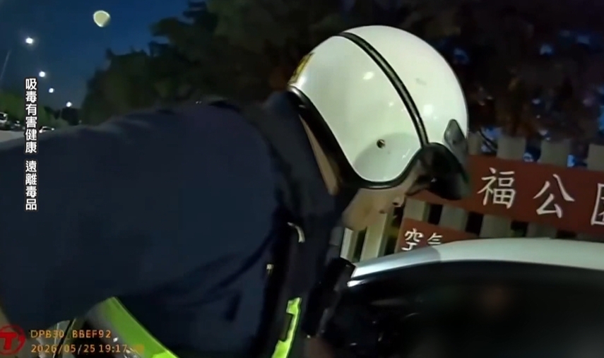 擋風玻璃都破了仍開上路! 警逮毒駕搜出夾鏈袋還瞎扯