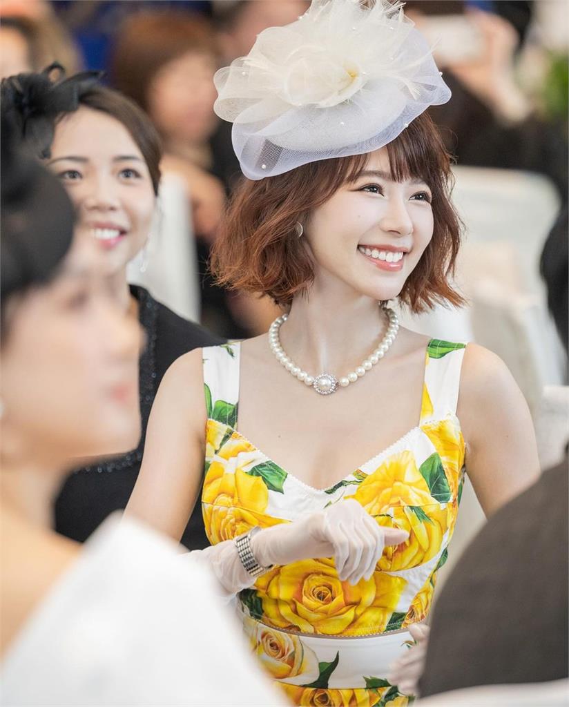 林明禎印花洋裝「中間全剪開」!誠意炸裂「頂一大顆」逼瘋3萬人:要改吃素了