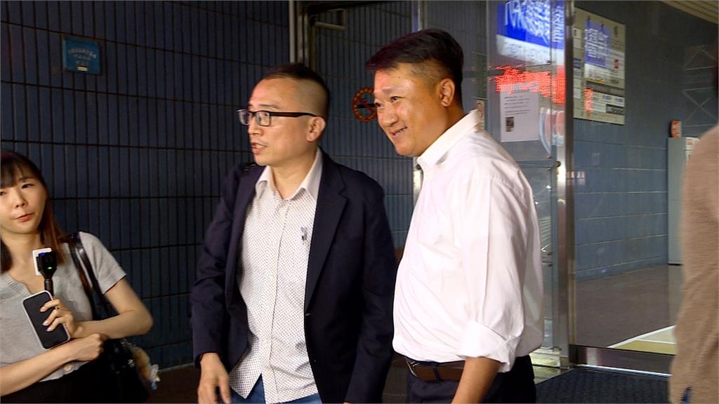 新北藍白合談妥了？　李四川、黃國昌首度同框受訪.遭民眾怒嗆