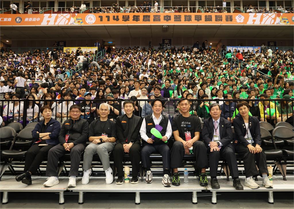 HBL(影)／來場勘引退賽場地？林志傑小巨蛋坐賴清德總統隔壁　網驚：看球壓力大