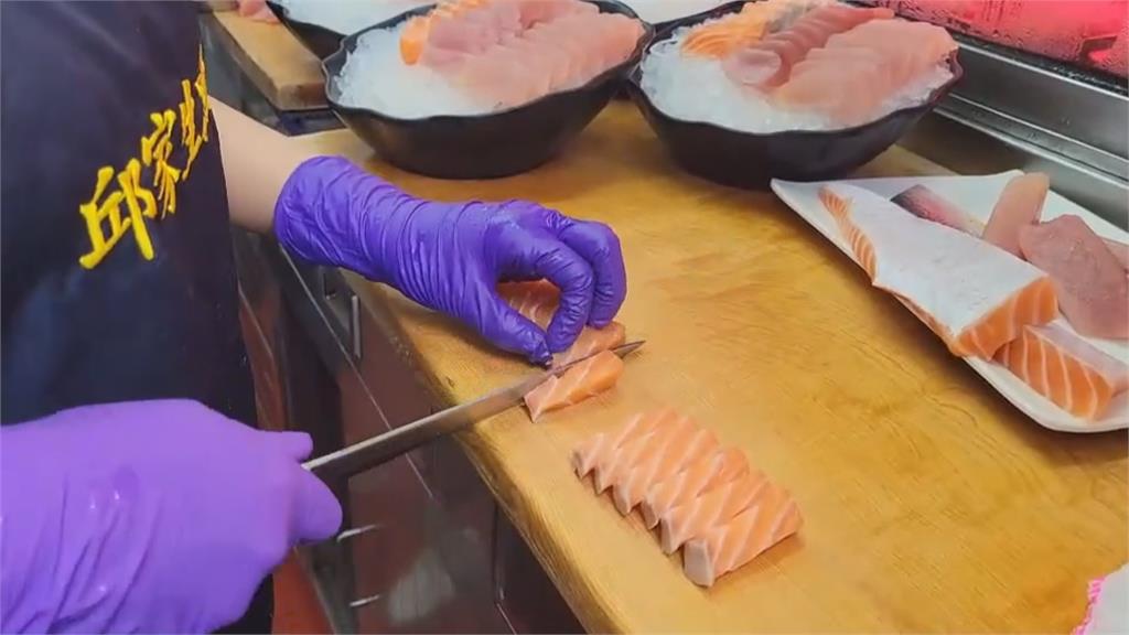 平價超狂生魚片吸引人潮 業者透露高CP原因
