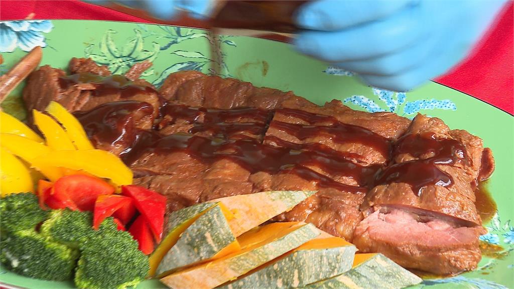 歡慶感恩節!主廚現做肋排.燻雞刈包 趁勢搶年菜商機