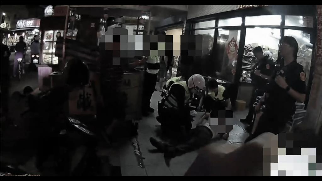 朋友喝酒吵架！新北男子徒手打人　友人持鑰匙猛刺反擊