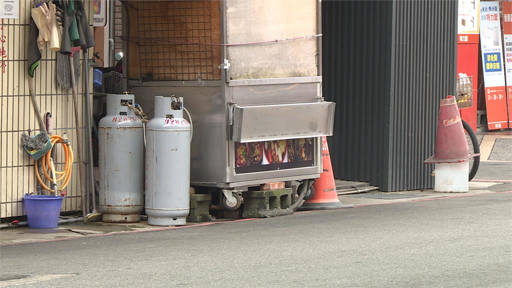 最慘滷味攤! 被公車撞到  因違規占用道路吃上罰單