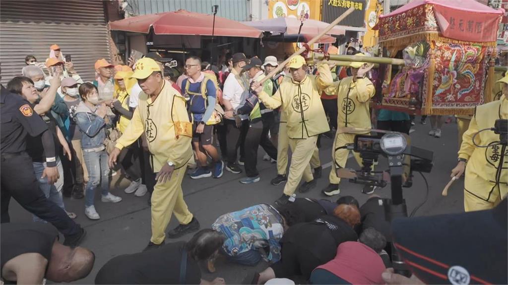 大甲媽掀大場面「他好奇為何白沙屯超反差」！信眾揭「2內建防炎系統」：走過就知