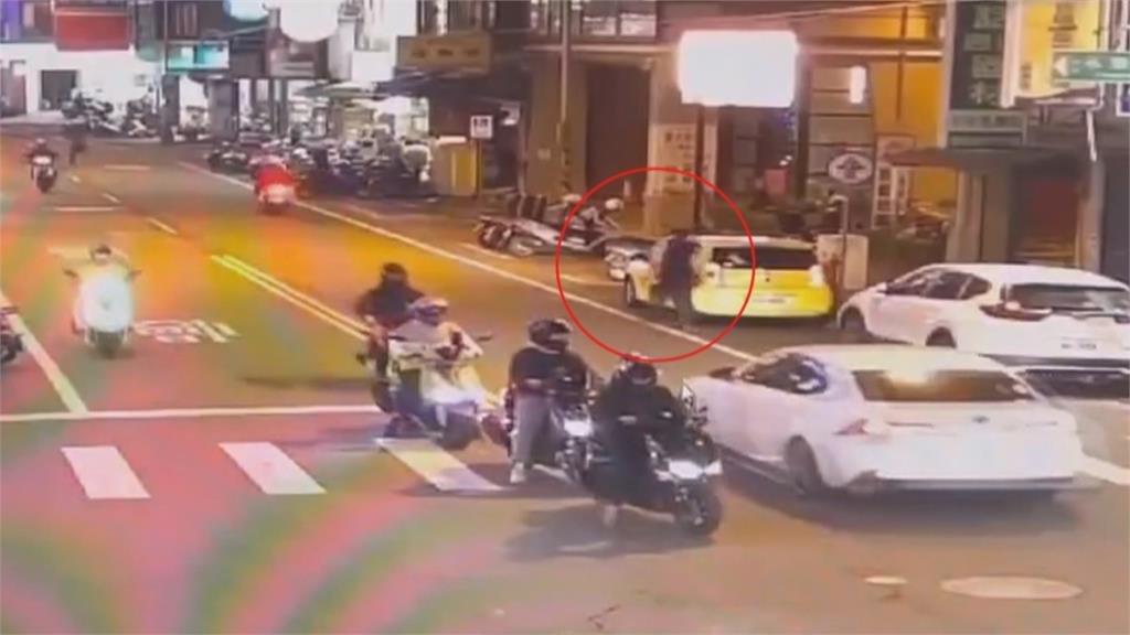 彰化市男持鐮刀揮舞 　快打部隊到場壓制.管束